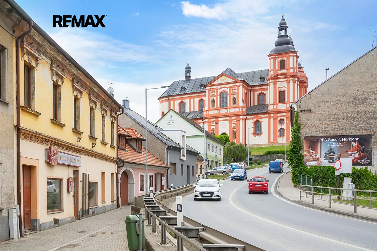 Prodej rodinného domu 335 m², pozemek 1224 m²